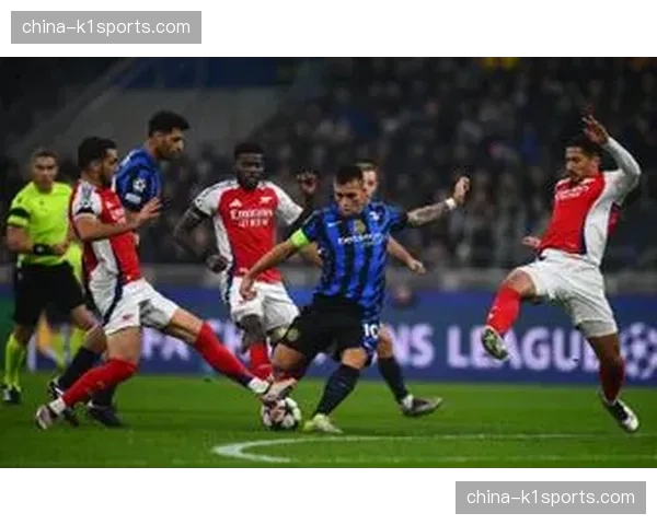 消息:半场战报:国际米兰1-0领先AC米兰,恰尔汗奥卢点射破门 消息:半场战报:国际米兰1-0领先AC米兰,恰尔汗奥卢点射破门